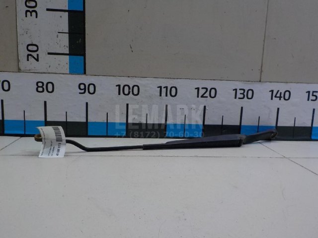 Поводок стеклоочистителя передний левый