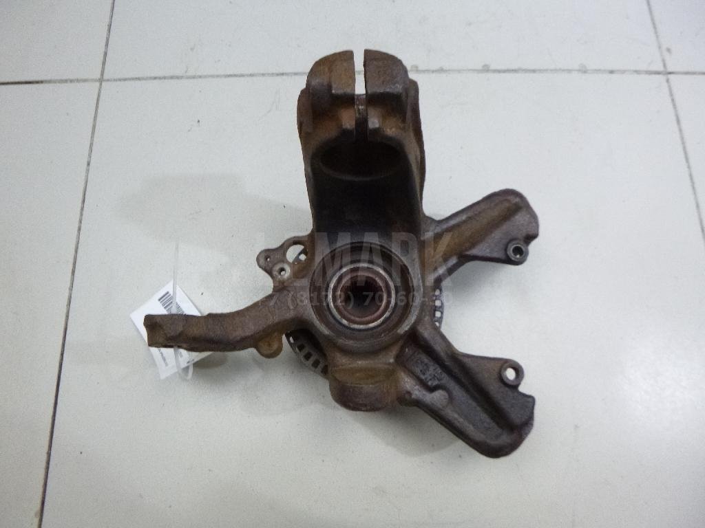 Кулак поворотный передний левый