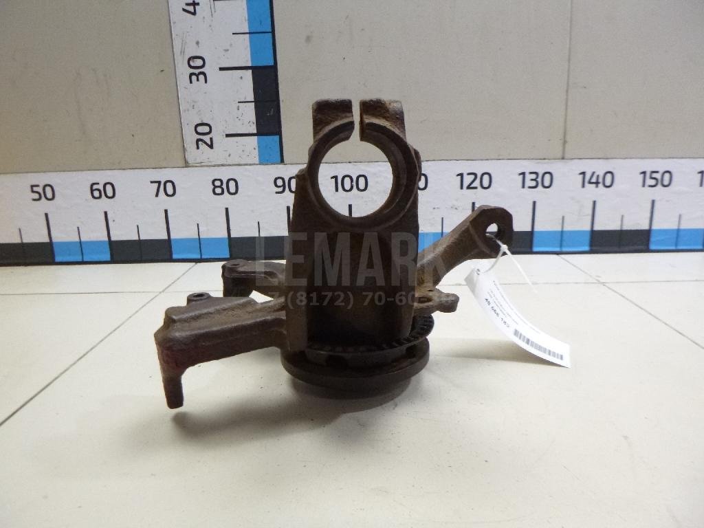 Кулак поворотный передний левый