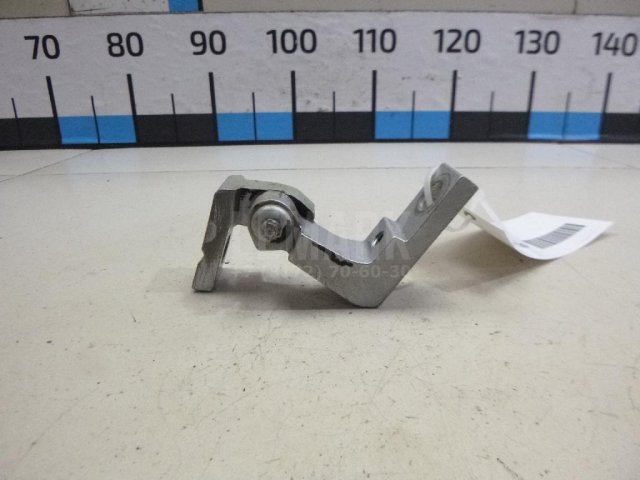 Петля двери