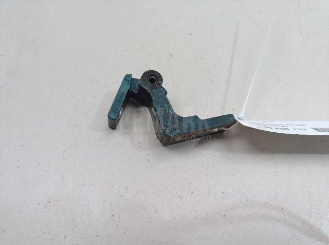 Петля двери