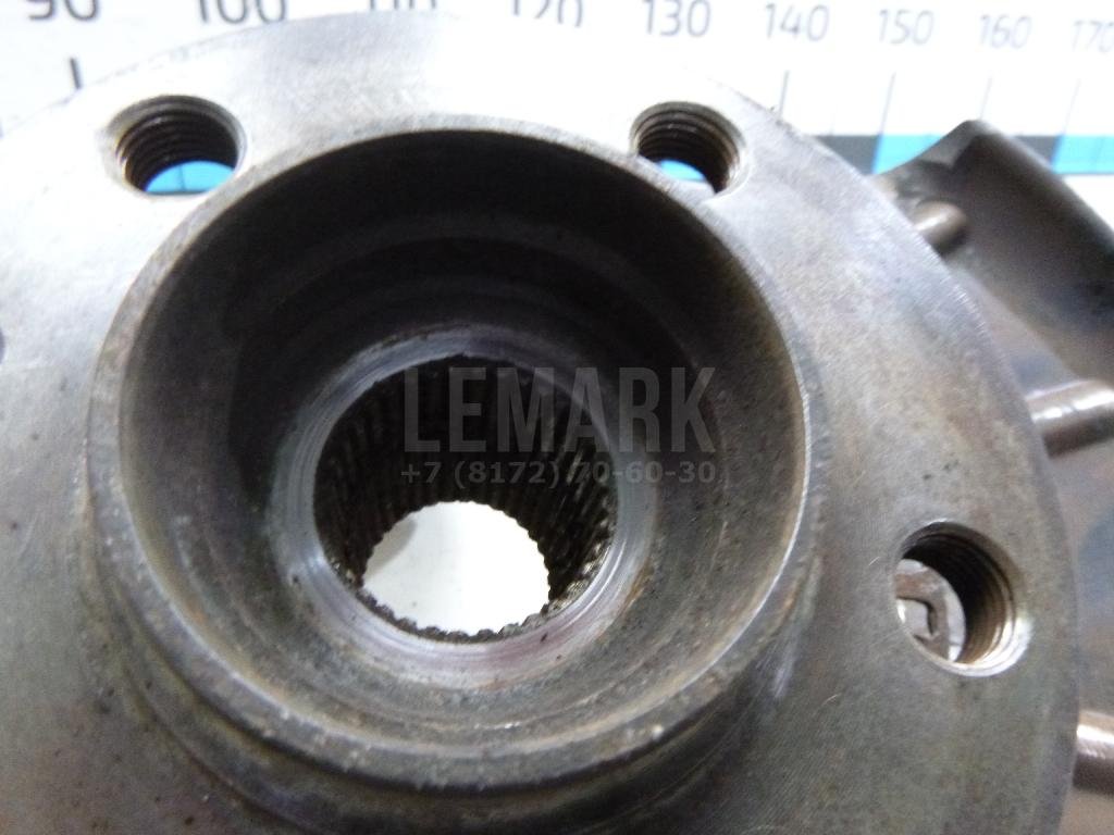 Кулак поворотный передний левый