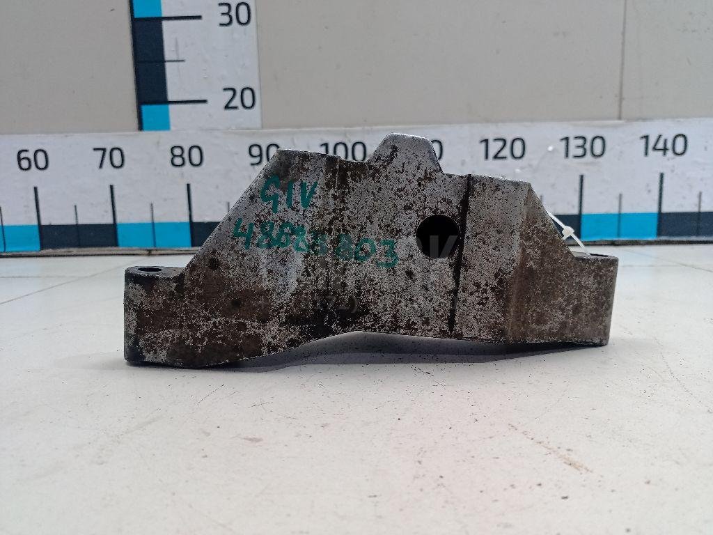 Кронштейн двигателя левый