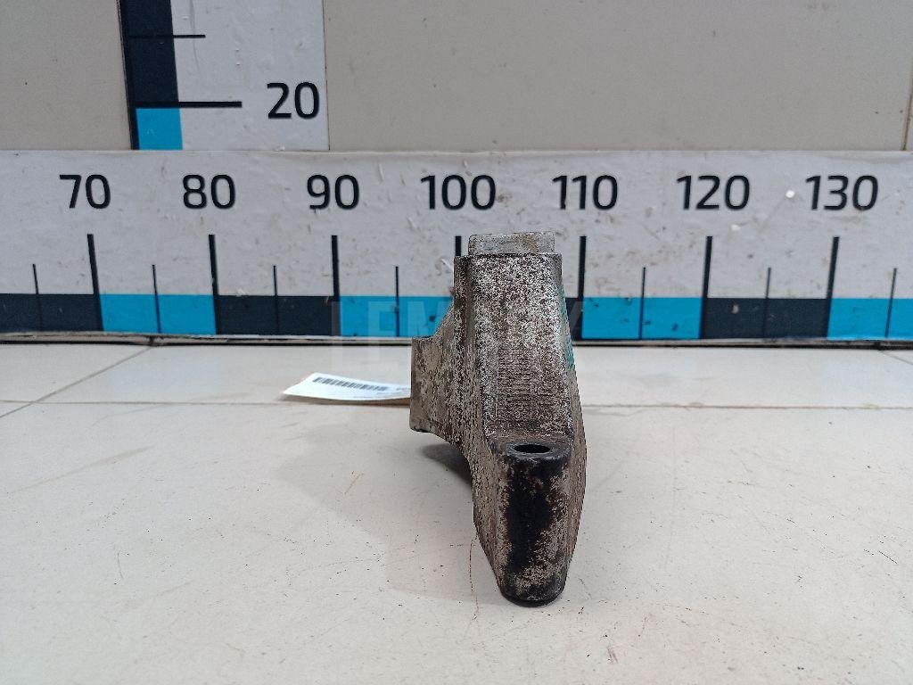 Кронштейн двигателя левый