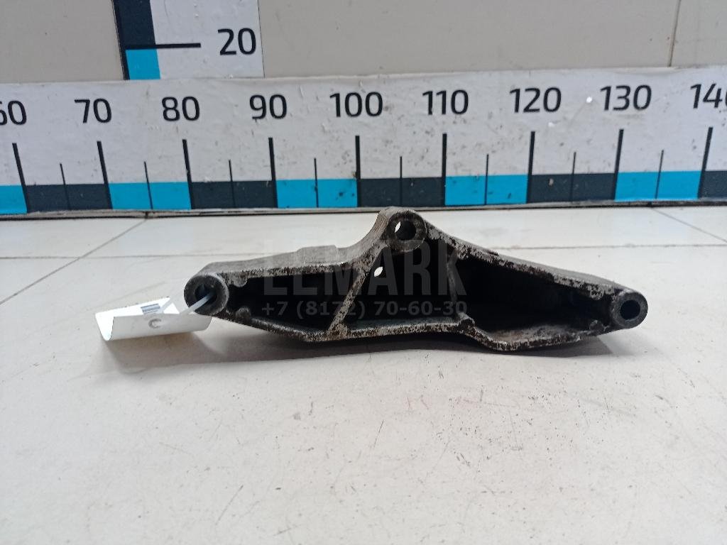 Кронштейн двигателя левый