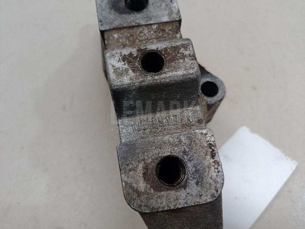 Кронштейн двигателя левый