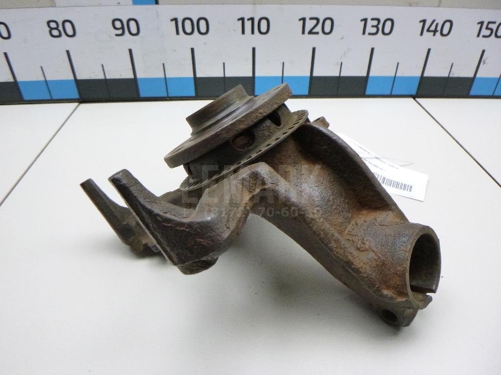 Кулак поворотный передний правый