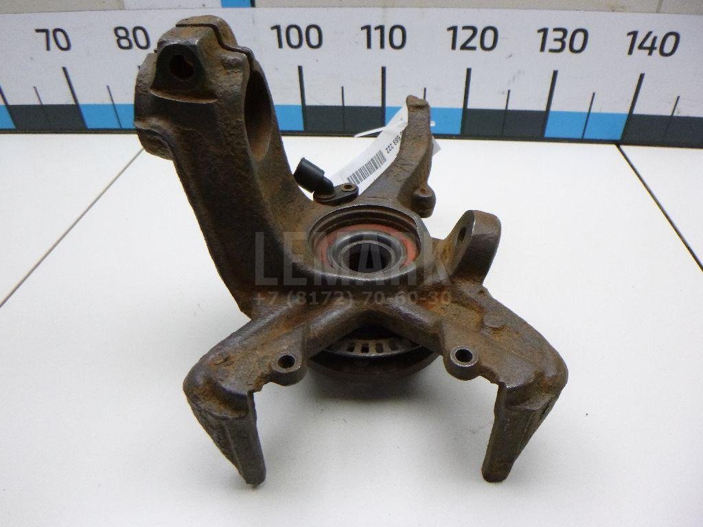 Кулак поворотный передний правый