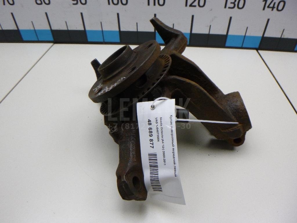 Кулак поворотный передний левый