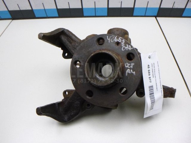 Кулак поворотный передний левый