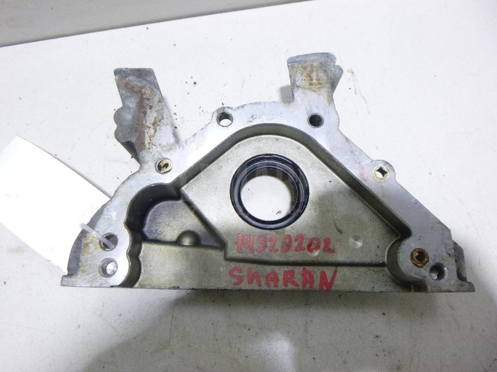 Крышка двигателя передняя