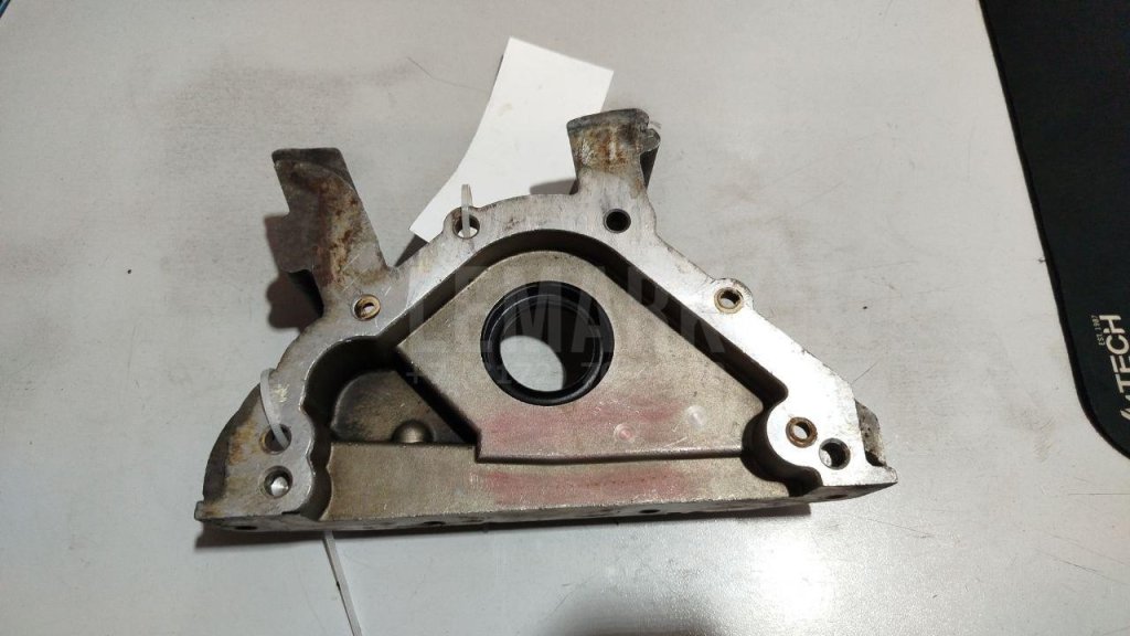 Крышка двигателя передняя