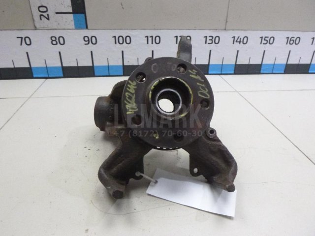 Кулак поворотный передний левый