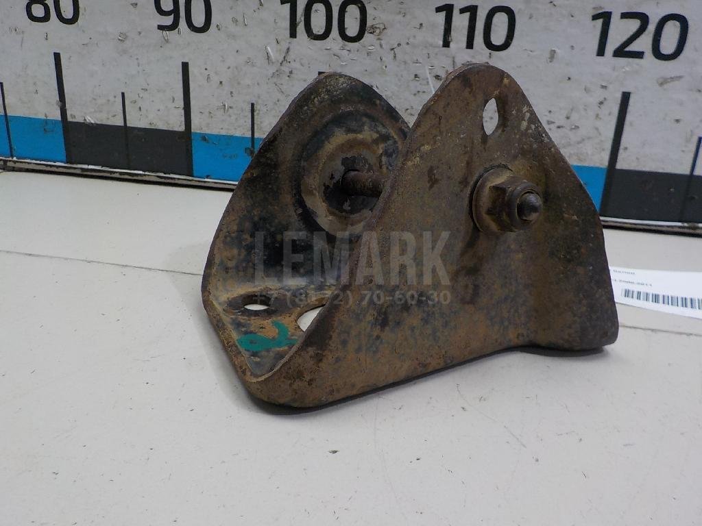 Кронштейн задней балки