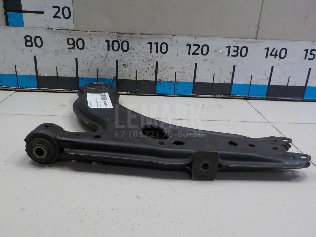Рычаг передний