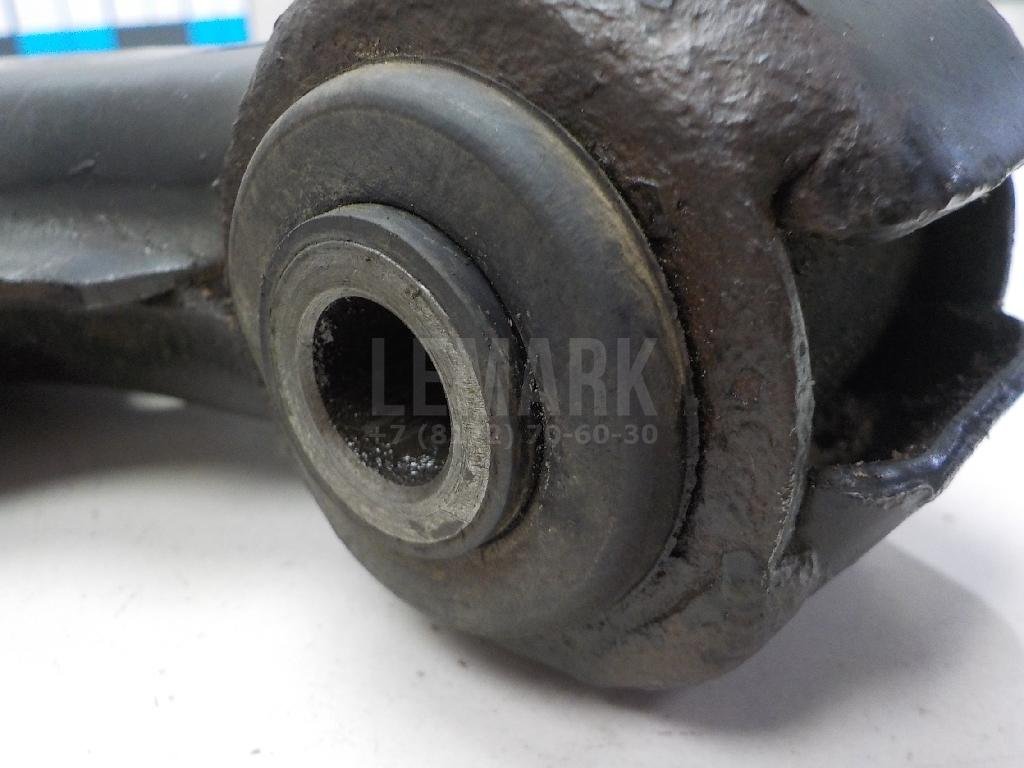 Рычаг передний