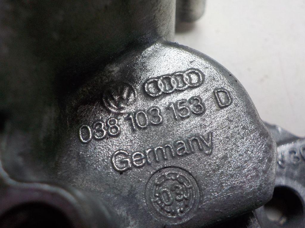 Крышка двигателя передняя