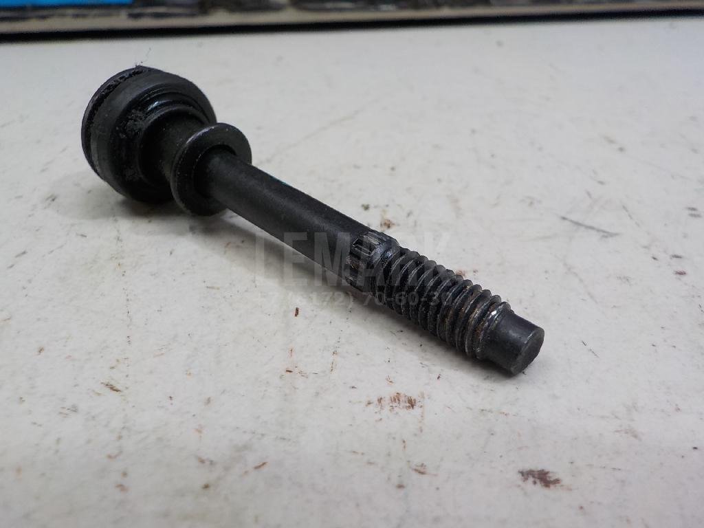 Болт клапанной крышки