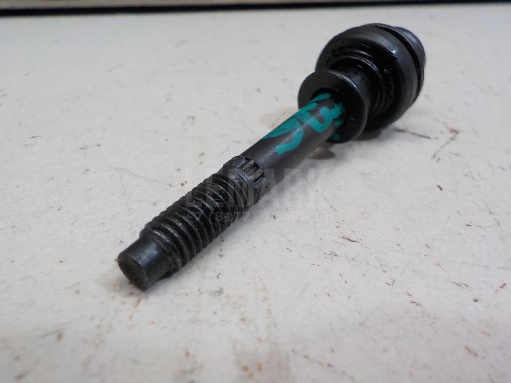 Болт клапанной крышки