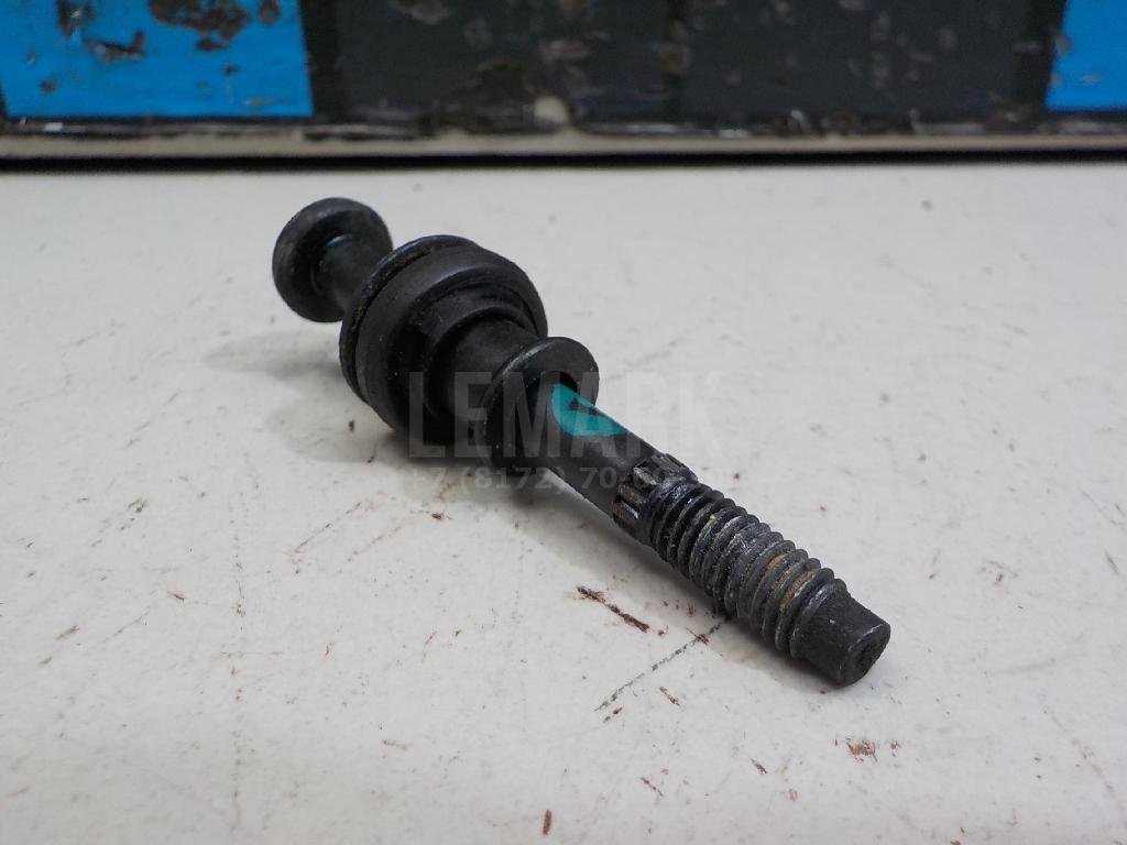 Болт клапанной крышки