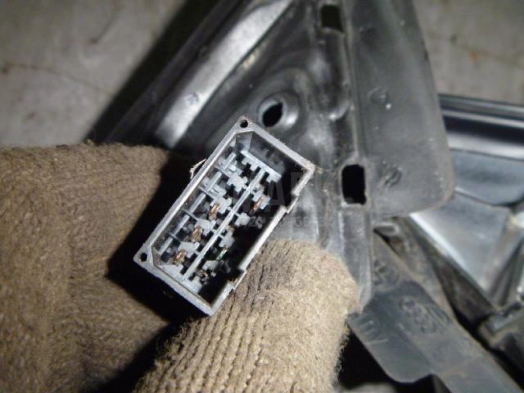 Зеркало правое электрическое