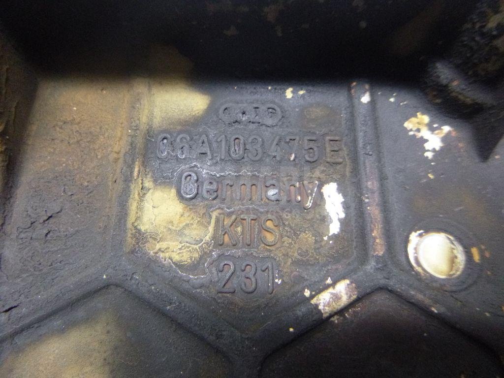 Крышка головки блока (клапанная)