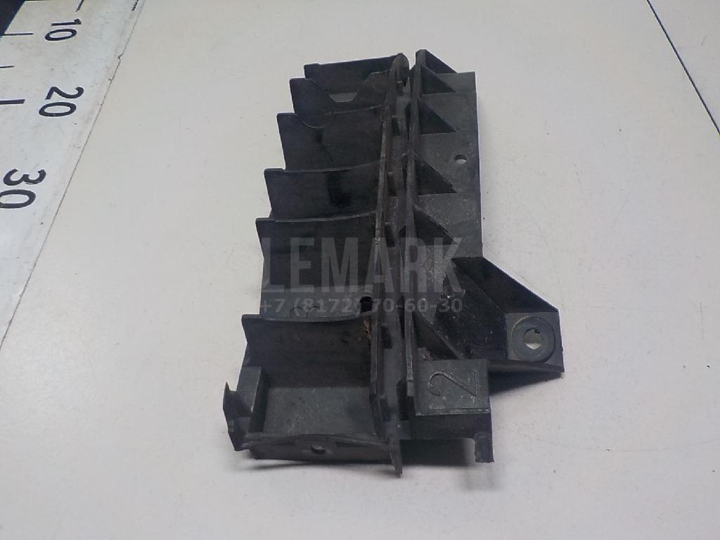 Направляющая заднего бампера правая