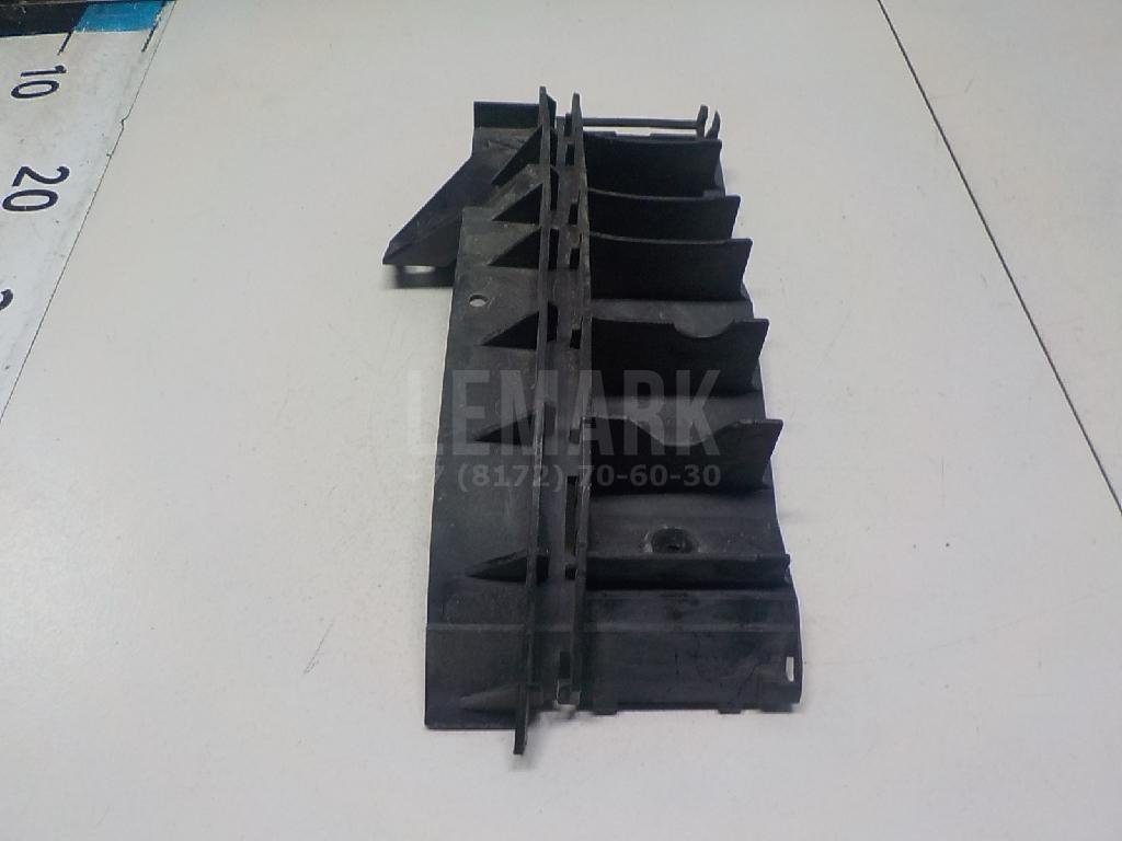 Направляющая заднего бампера правая