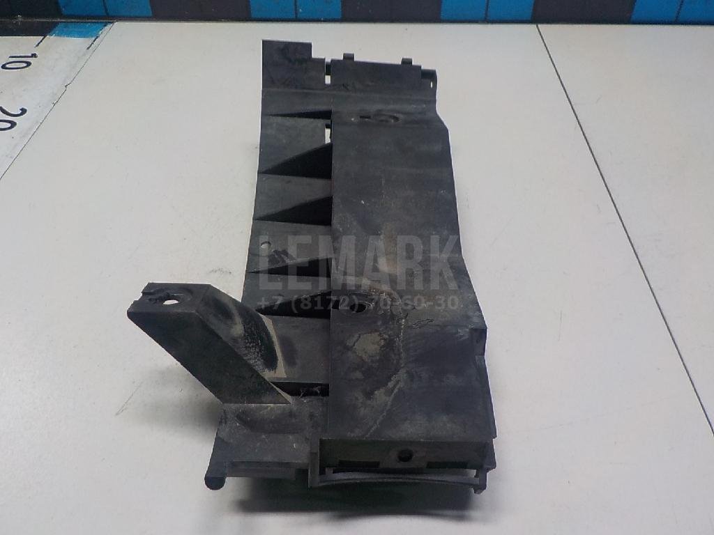 Направляющая заднего бампера правая