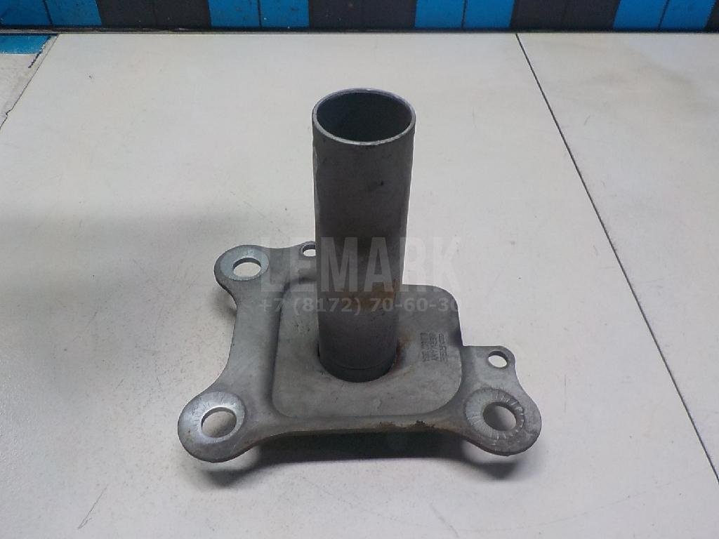 Кронштейн усилителя переднего бампера левый