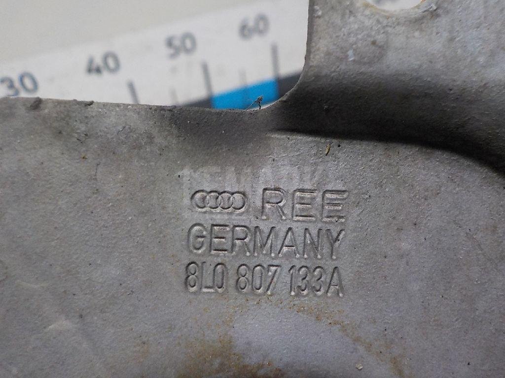 Кронштейн усилителя переднего бампера левый