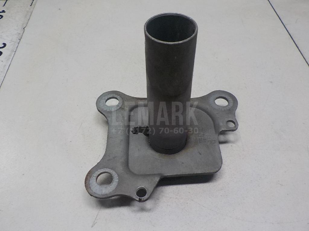 Кронштейн усилителя переднего бампера правый
