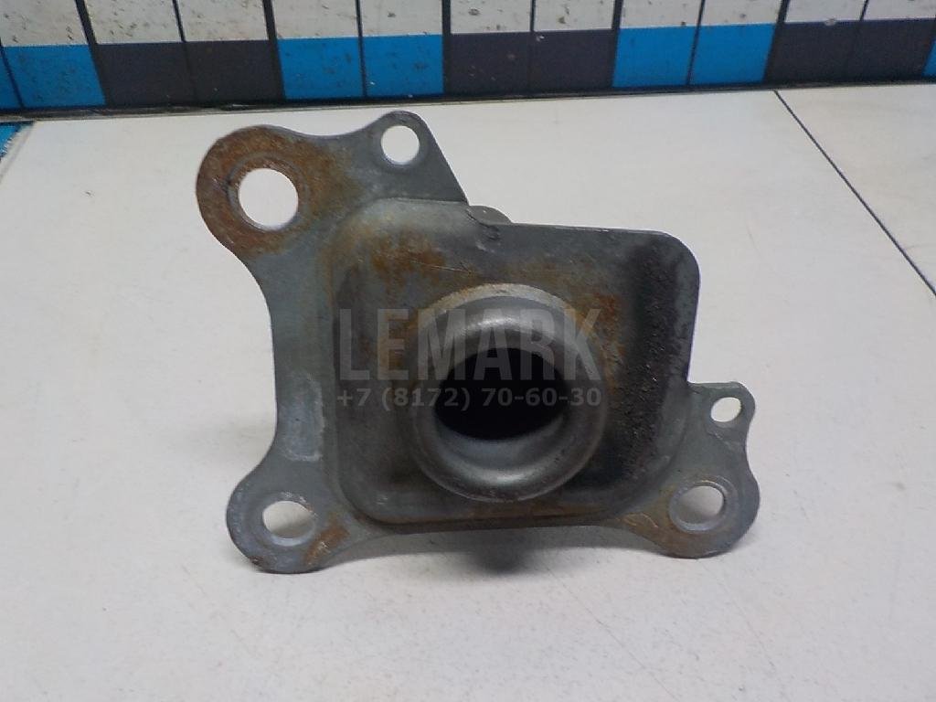 Кронштейн усилителя переднего бампера правый