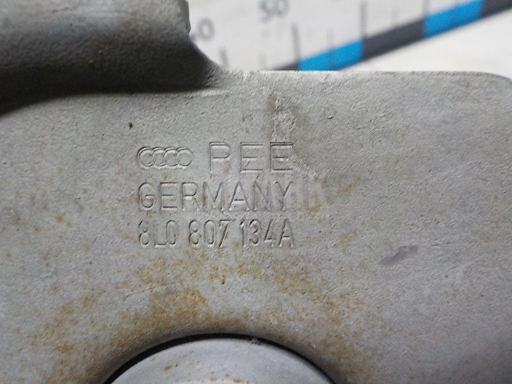 Кронштейн усилителя переднего бампера правый