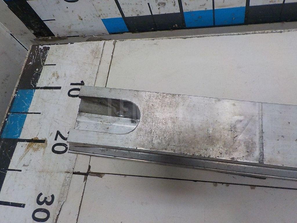 Усилитель переднего бампера