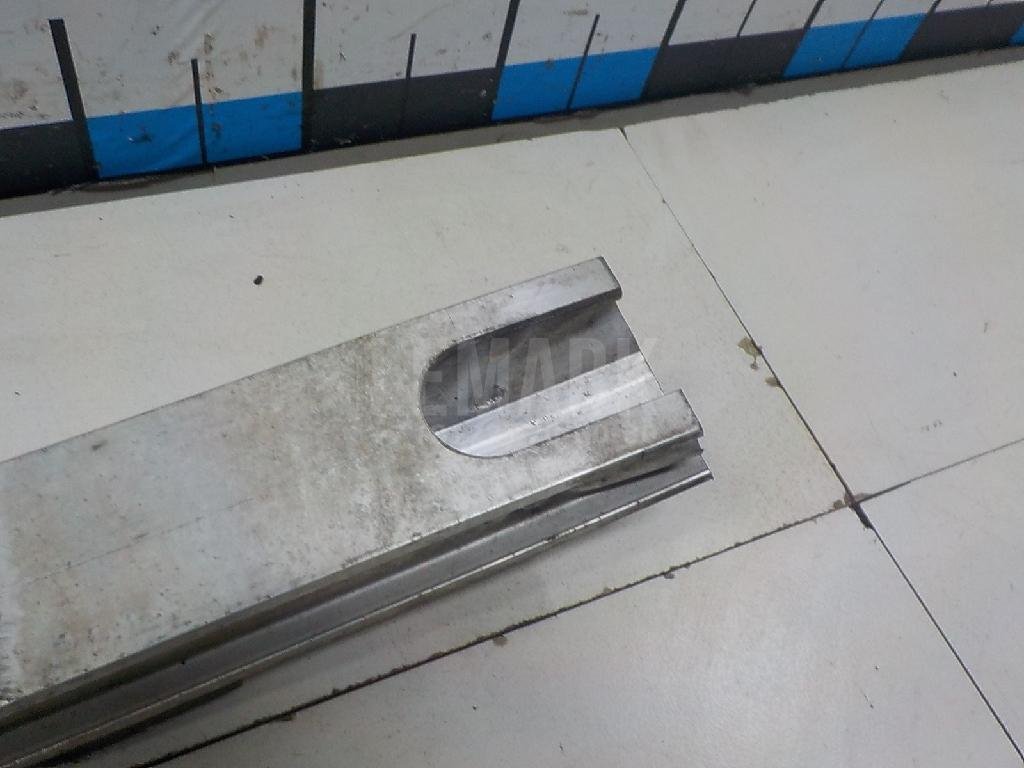 Усилитель переднего бампера