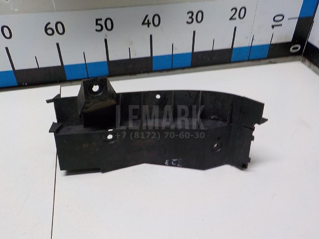 Направляющая заднего бампера правая