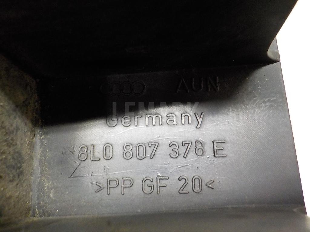 Направляющая заднего бампера правая