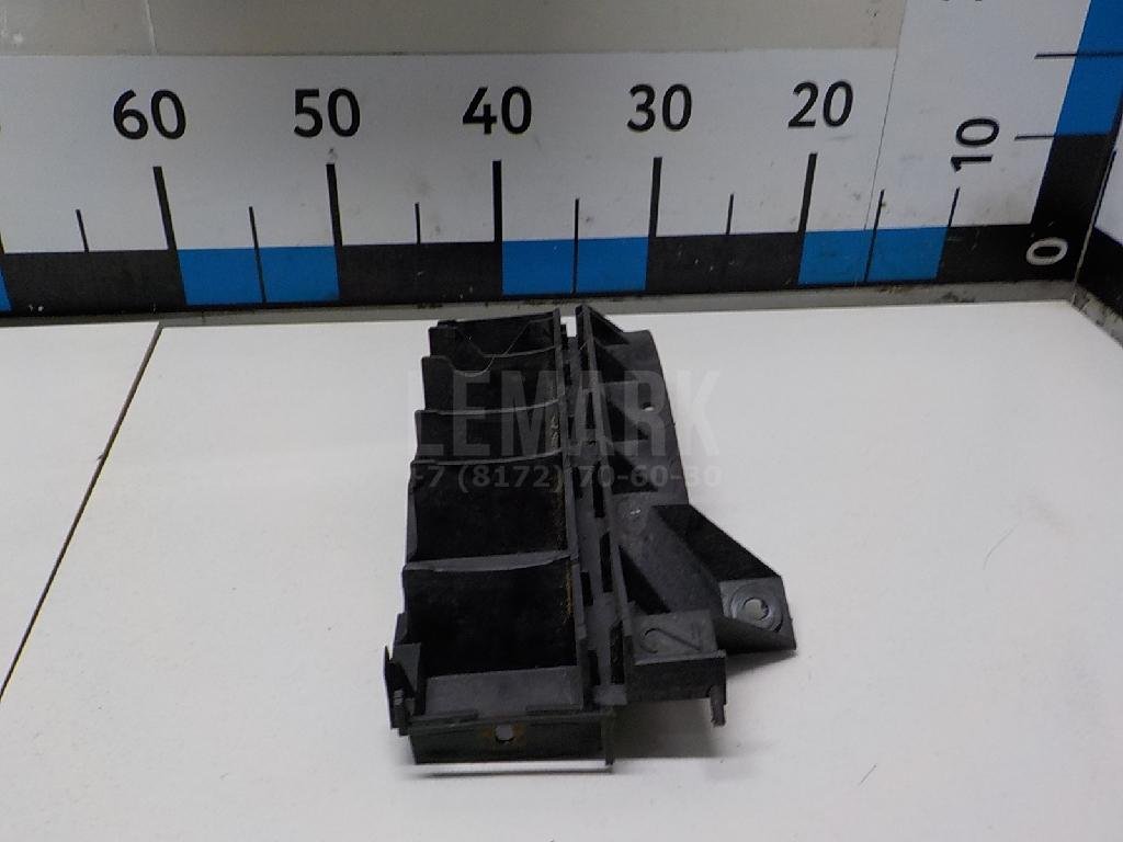 Направляющая заднего бампера правая