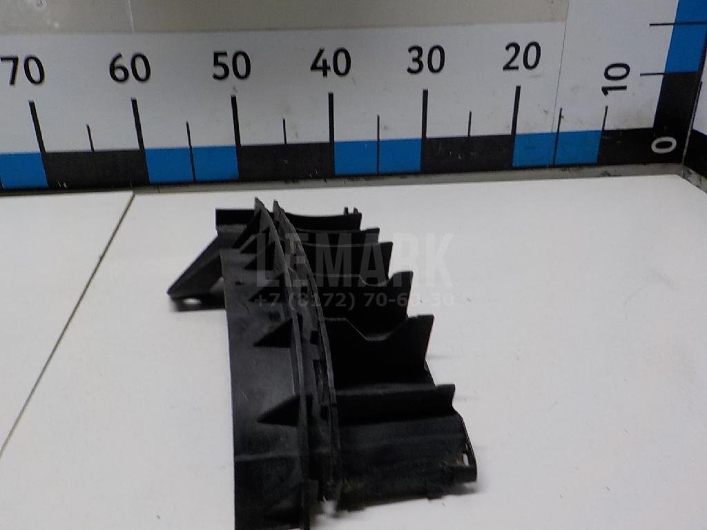 Направляющая заднего бампера правая