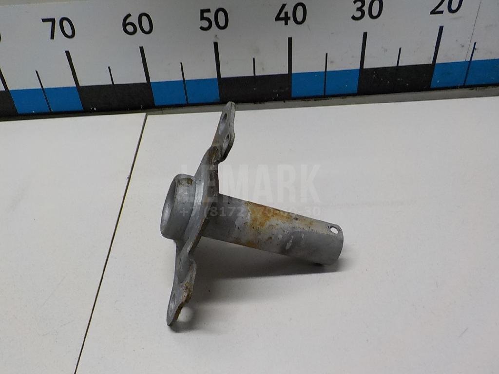 Кронштейн усилителя переднего бампера левый