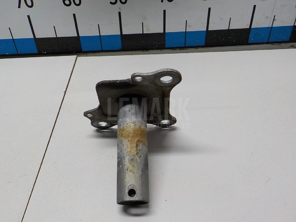 Кронштейн усилителя переднего бампера левый