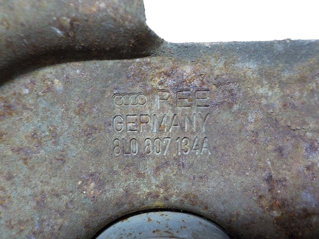 Кронштейн усилителя переднего бампера правый