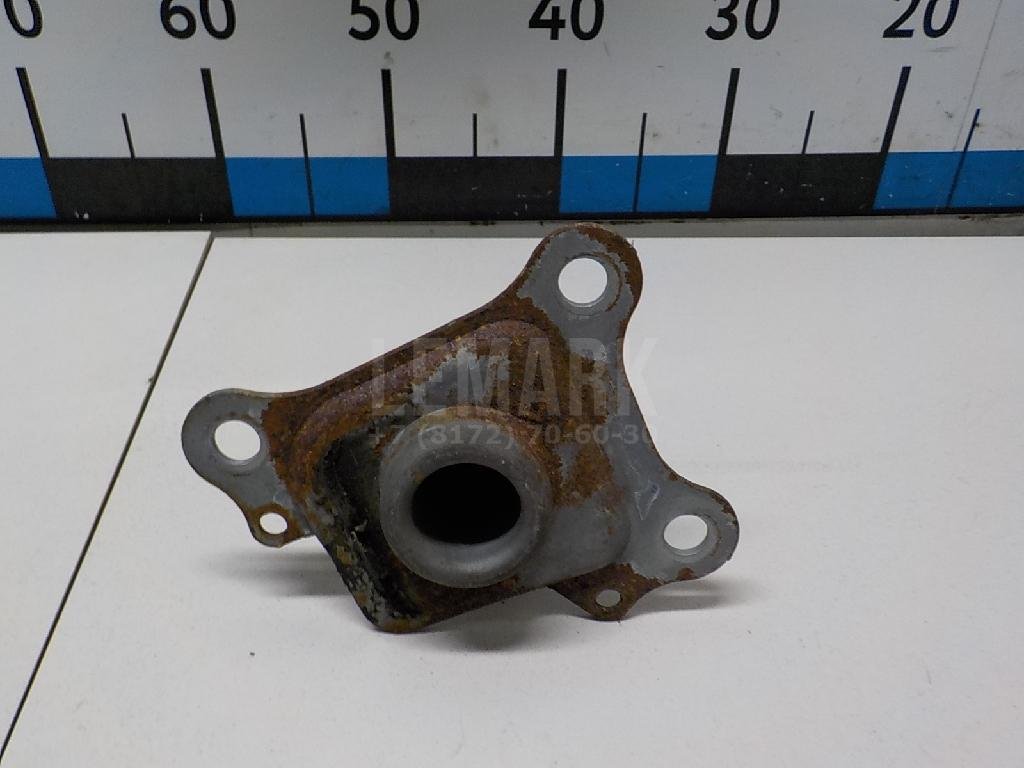 Кронштейн усилителя переднего бампера правый