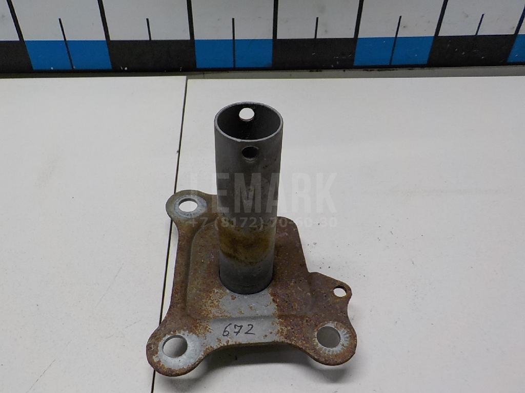 Кронштейн усилителя переднего бампера правый