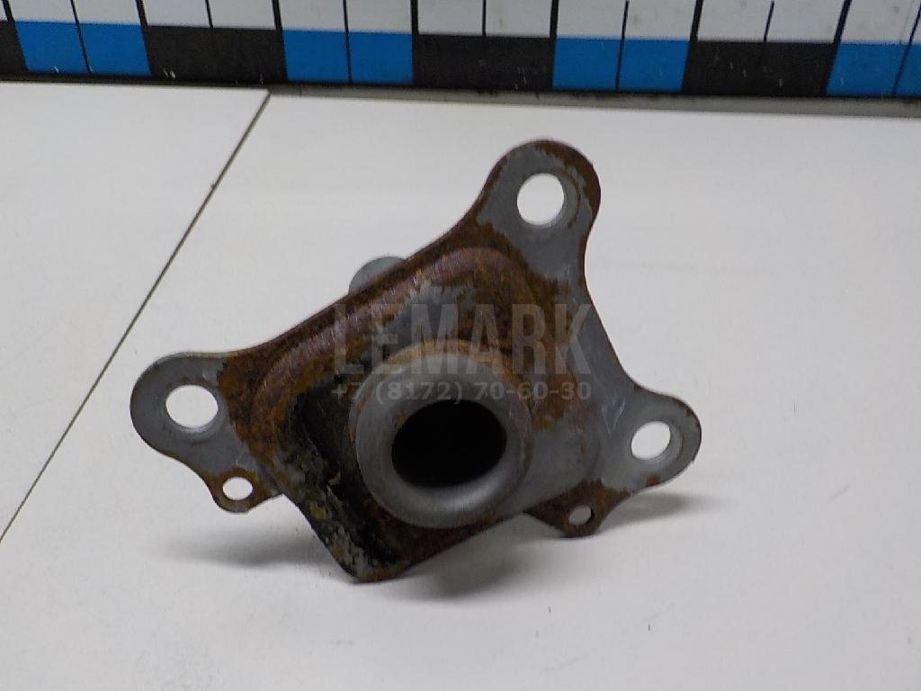 Кронштейн усилителя переднего бампера правый