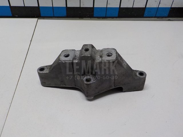Кронштейн двигателя левый