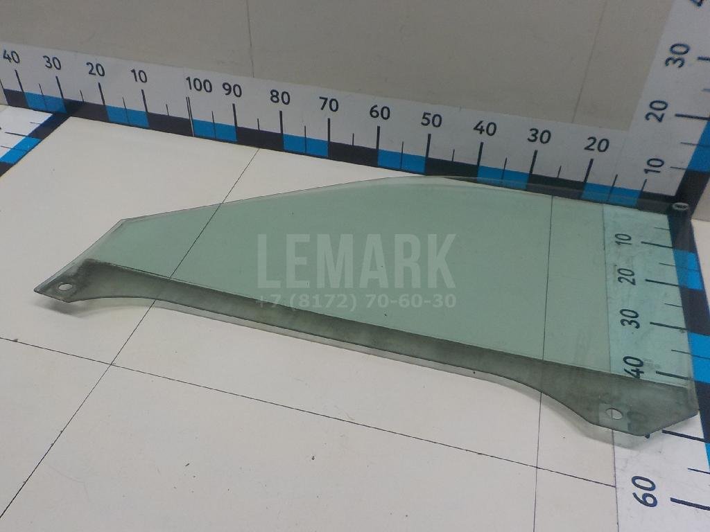 Стекло двери передней правой