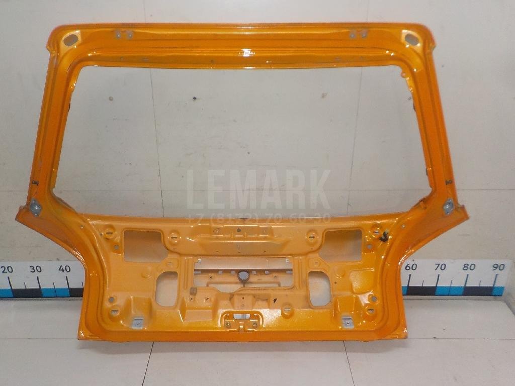 Дверь багажника