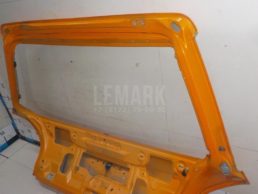 Дверь багажника